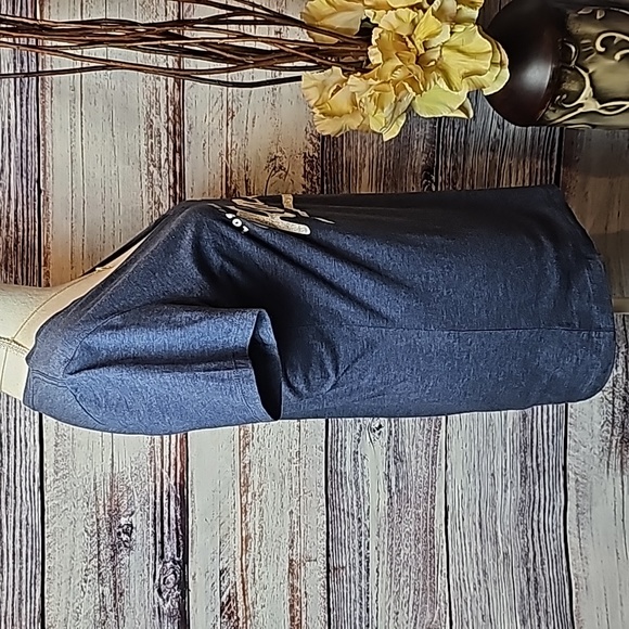 NWOT LOS ANGELES RAMS BLUE CAP SLEEVE V NECK TEE - Picture 3 of 8